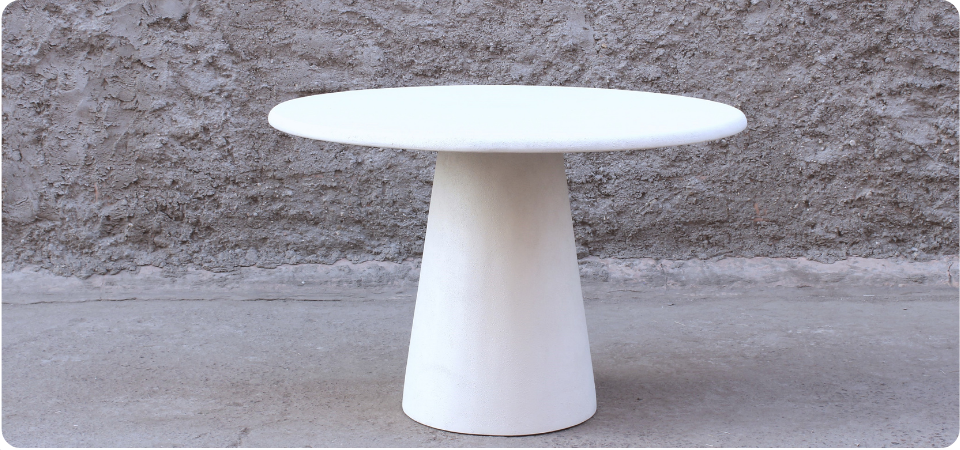 Mesa de comedor de madera de acacia y cemento Kurli